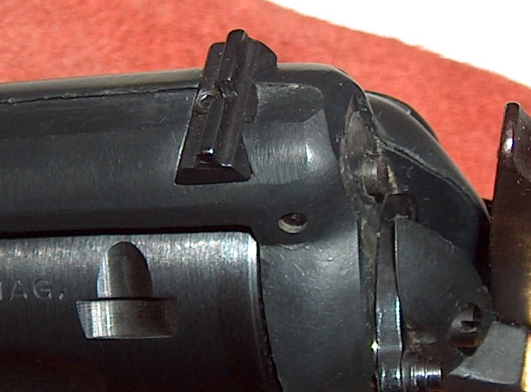 Taurus_pistol_rear_sight.jpg